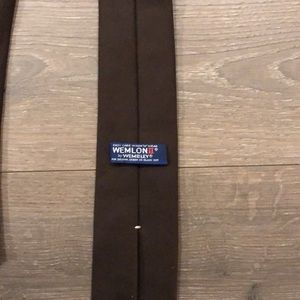 Brown wemloni tie EUC